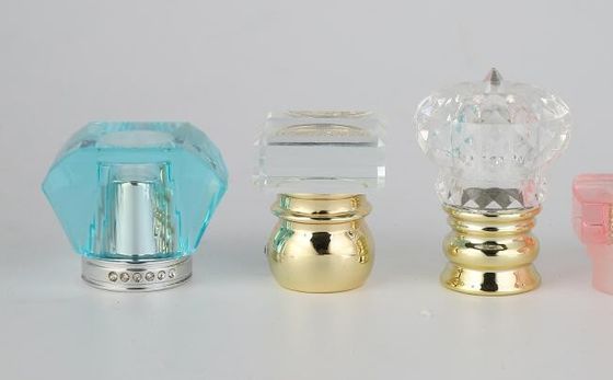 Spuitbus die Surlyn-Deksel voor de Fles ISO14001/2015 van het Glasparfum Kosmetische Verpakking verzegelen