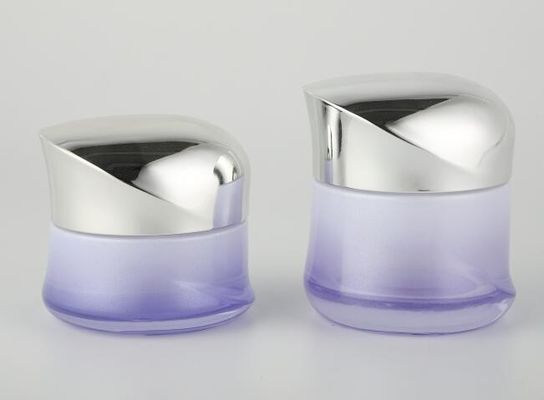 Kruik van de het Glasroom van 50g Skincare de Verpakkende met het Plastic Embleem en het Schilderen van GLB Kosmetische Kruik Aangepaste