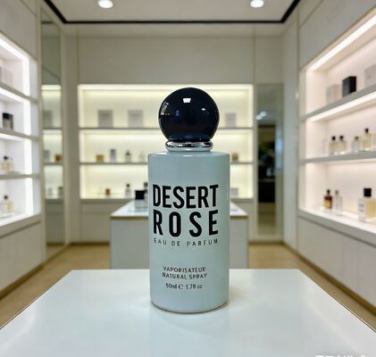 Fabrieksproducten van de minimalistische stijl rechte cilindrische 50 ml parfumfles met ronde bolkap.